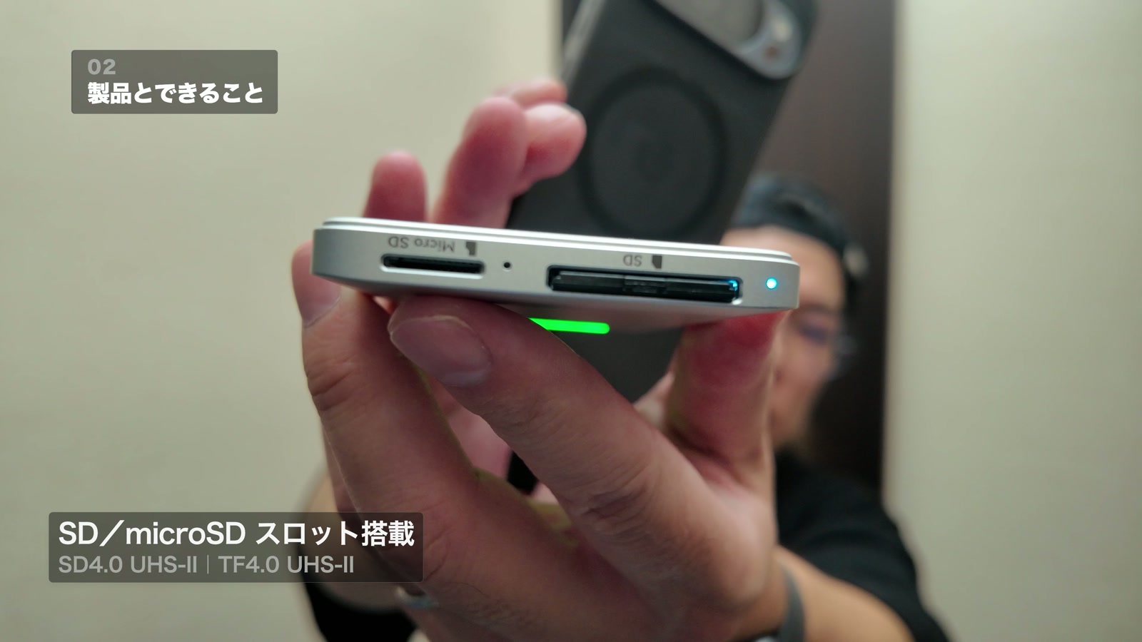 SmallRig SSDのSD・microSDスロットを紹介する動画の一場面